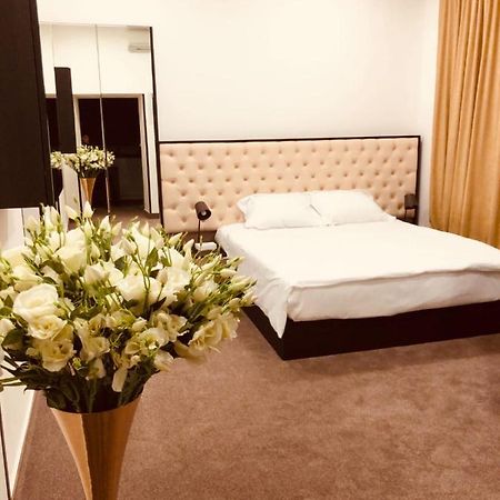 It Hotel Tumanyan Street Erevan Esterno foto