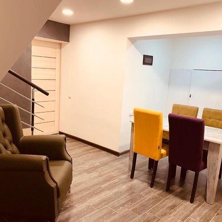 It Hotel Tumanyan Street Erevan Esterno foto
