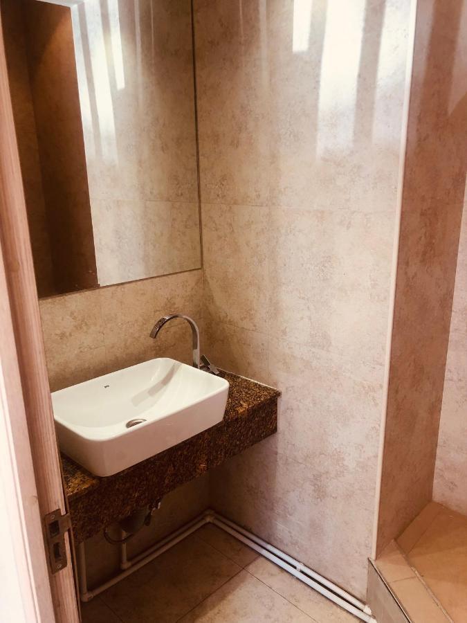 It Hotel Tumanyan Street Erevan Esterno foto