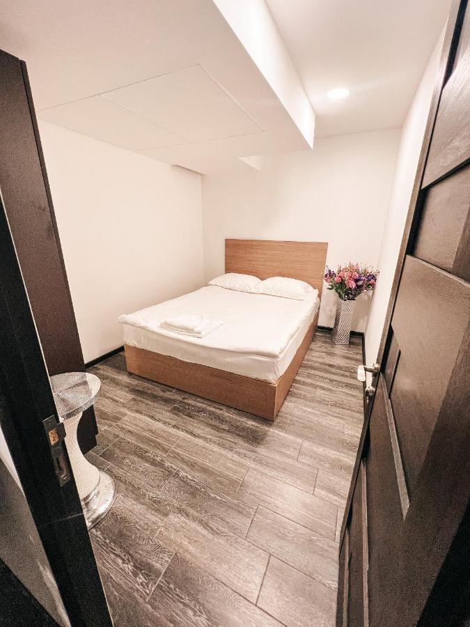 It Hotel Tumanyan Street Erevan Esterno foto