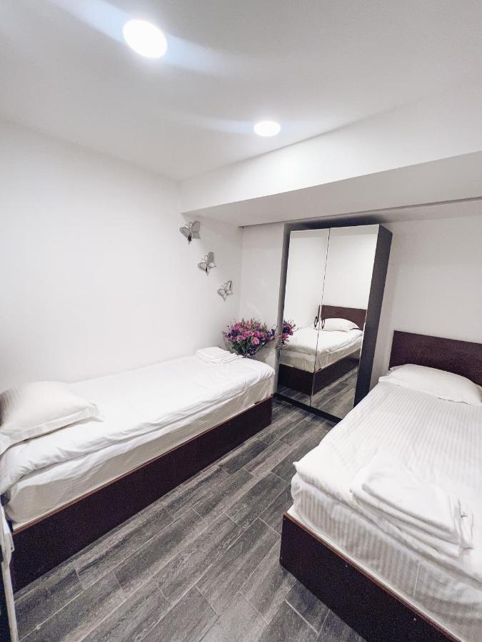 It Hotel Tumanyan Street Erevan Esterno foto