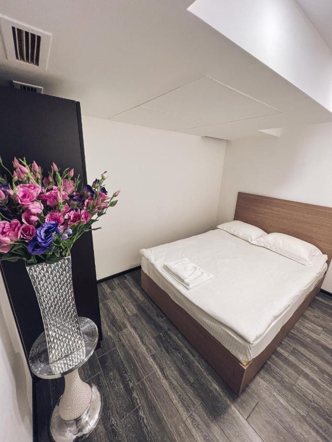 It Hotel Tumanyan Street Erevan Esterno foto