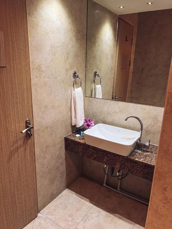 It Hotel Tumanyan Street Erevan Esterno foto