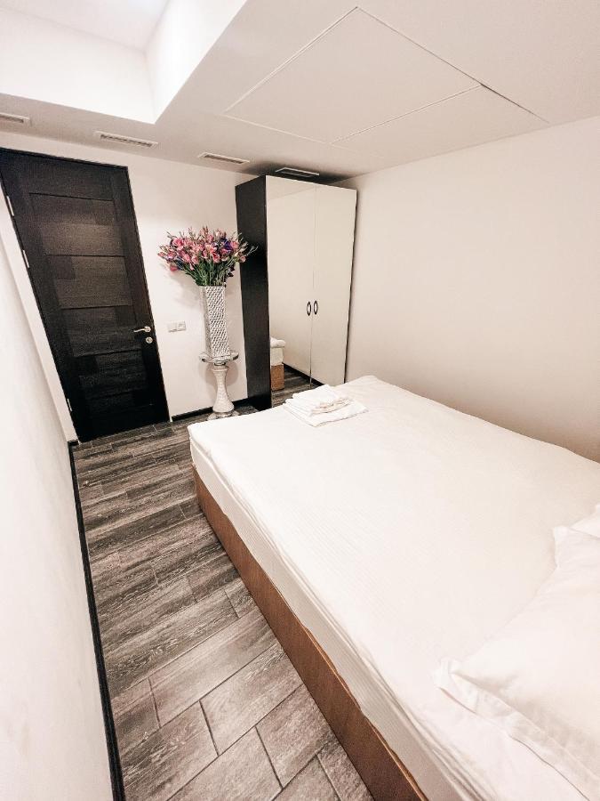 It Hotel Tumanyan Street Erevan Esterno foto