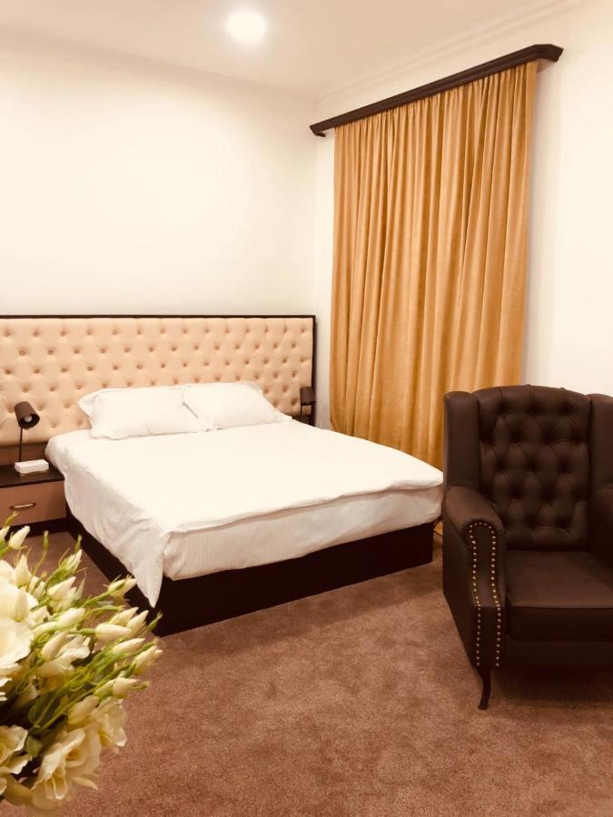 It Hotel Tumanyan Street Erevan Esterno foto