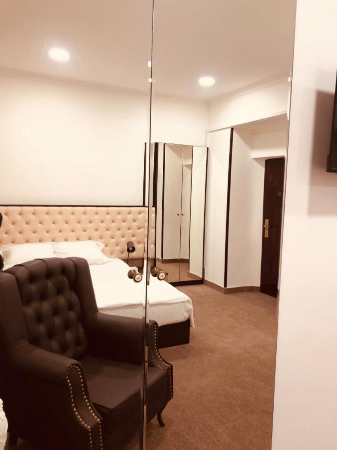 It Hotel Tumanyan Street Erevan Esterno foto
