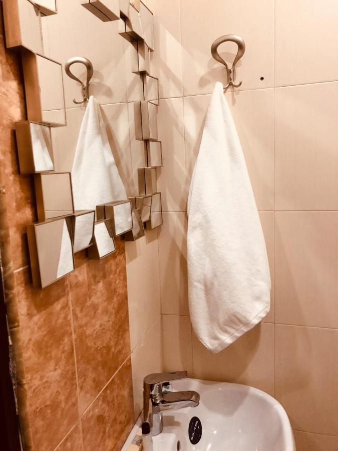 It Hotel Tumanyan Street Erevan Esterno foto