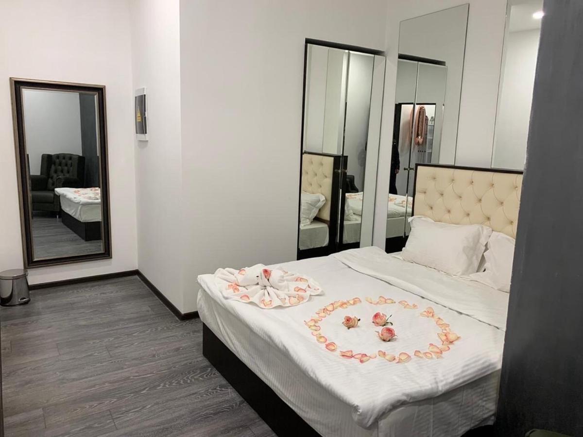It Hotel Tumanyan Street Erevan Esterno foto